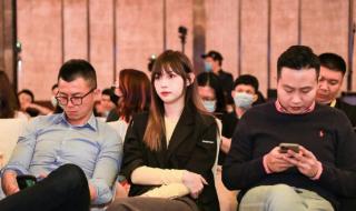 痞幼和猴哥打扑克图