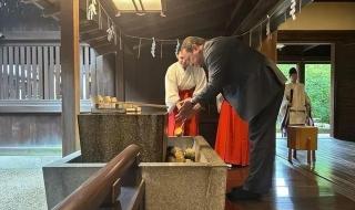 乌克兰驻日大使拜鬼